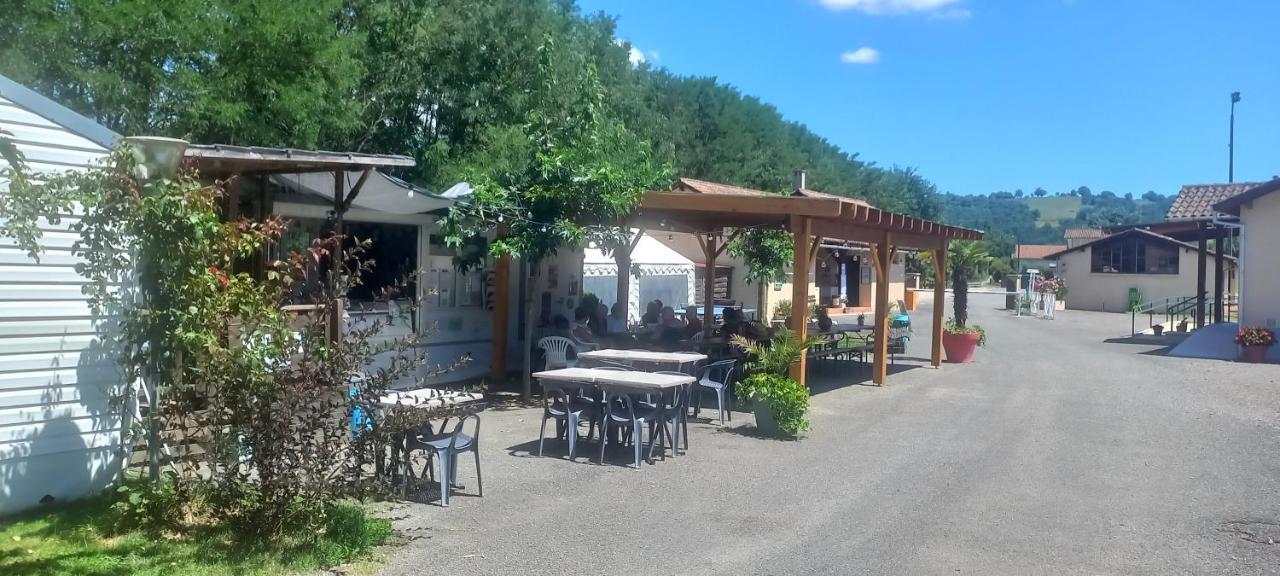 Отель Les Berges Du Cele Bagnac Экстерьер фото